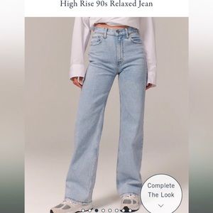 NWT - Abercrombie & Fitch The 90's Relaxed Fit Jean - High Rise, Light 26R/2